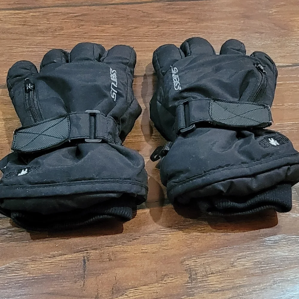 Serus gloves